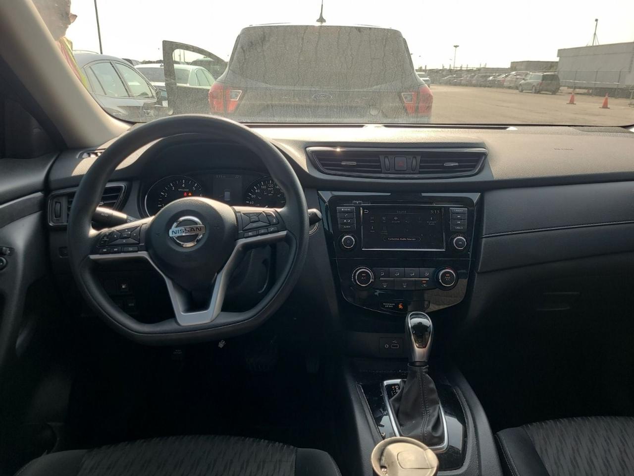 2019 Nissan Rogue SV Photo2