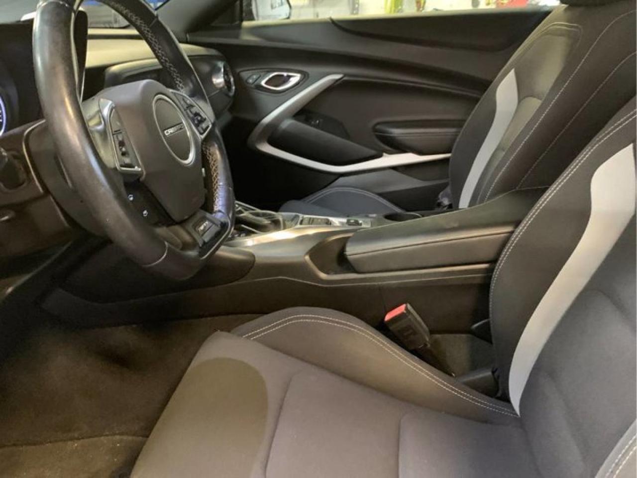 2017 Chevrolet Camaro 1LT | V6 | Power Seat | CarPlay + Android | Remote Start | Rear Camera | Alloy Wheels and More ! Photo