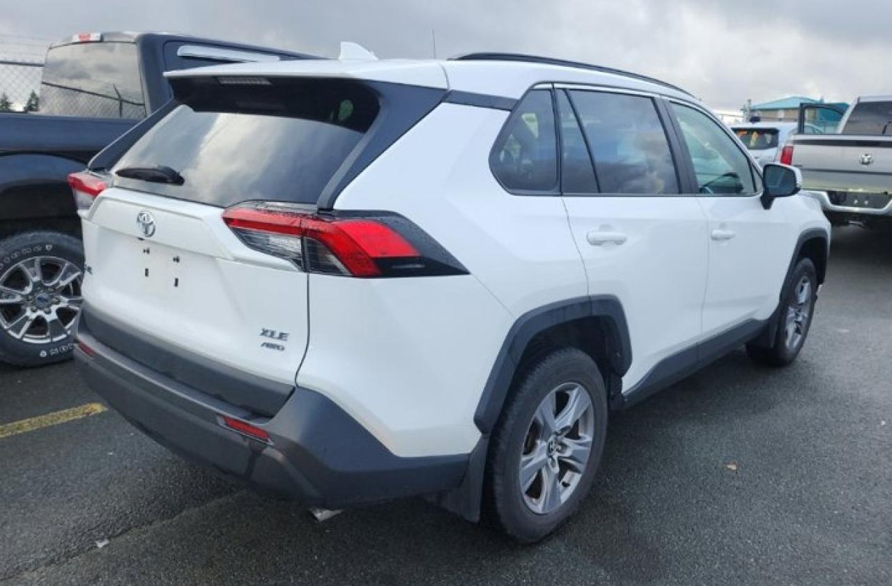 2022 Toyota RAV4 XLE AWD | Sunroof | Radar Cruise | Heated Wheel + Seats | Power Seat | CarPlay + Android and More ! Photo