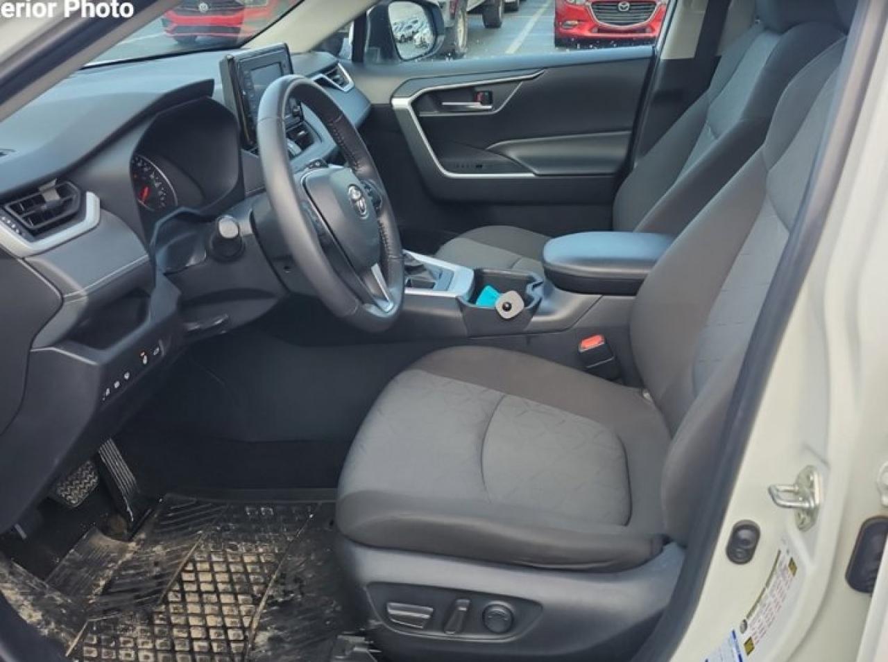 2022 Toyota RAV4 XLE AWD | Sunroof | Radar Cruise | Heated Wheel + Seats | Power Seat | CarPlay + Android and More ! Photo