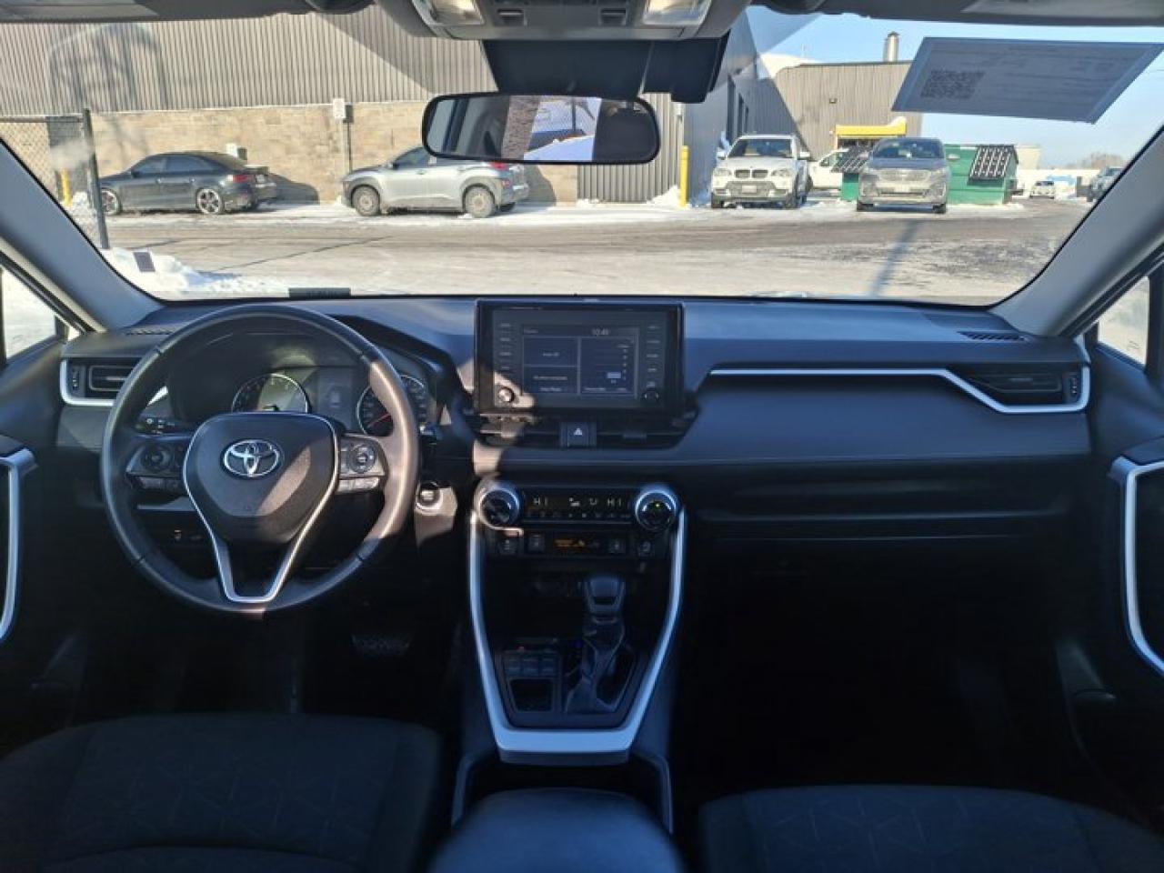 2022 Toyota RAV4 XLE AWD | Sunroof | Radar Cruise | Heated Wheel + Seats | Power Seat | CarPlay + Android and More ! Photo