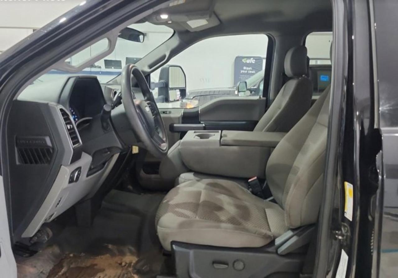 2020 Ford F-250 Super Duty SRW XLT Crew 4X4 | Long Box | FX4 | Power Seat | CarPlay + Android | Spray-in Liner | and More ! Photo