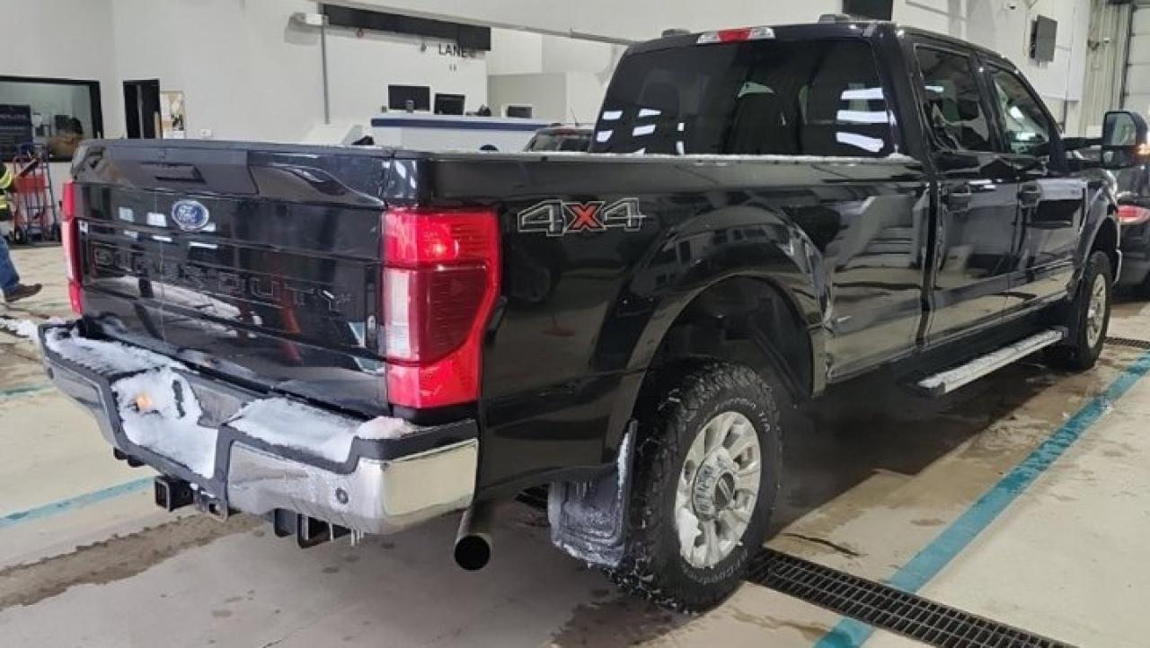 2020 Ford F-250 Super Duty SRW XLT Crew 4X4 | Long Box | FX4 | Power Seat | CarPlay + Android | Spray-in Liner | and More ! Photo3