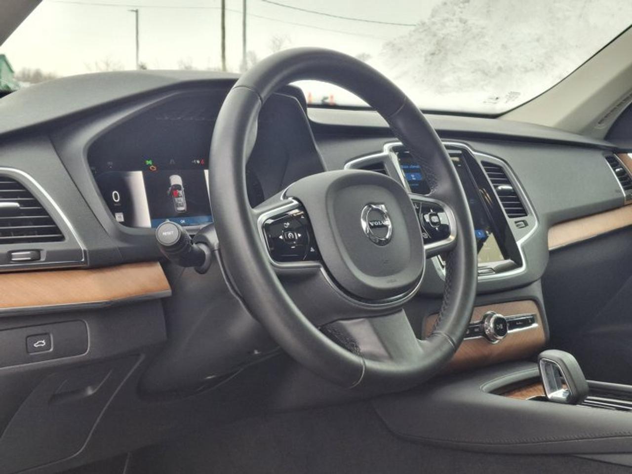 2024 Volvo XC90 Core Bright Theme AWD | 3rd Row | Leather | Sunroof | Heated Seats | and More ! Photo