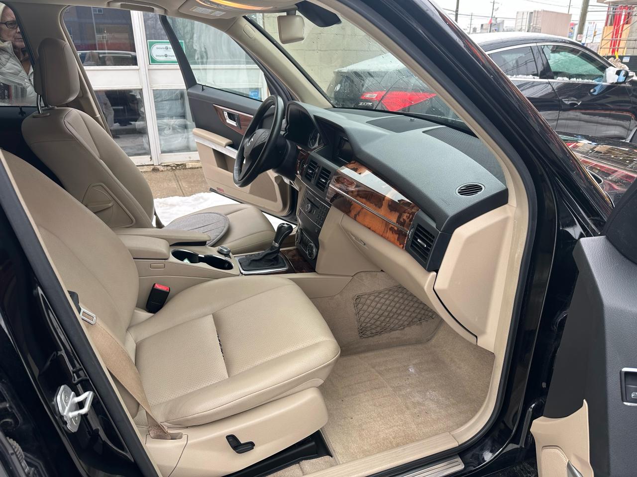 2010 Mercedes-Benz GLK-Class 4MATIC 4dr GLK 350 Photo