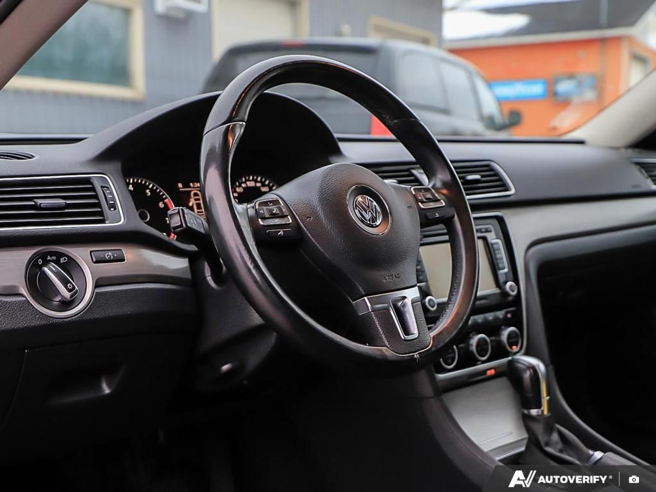 2015 Volkswagen Passat Comfortline,LOW KM'S,R/V CAM, PWR S/ROOF,LEATHER Photo