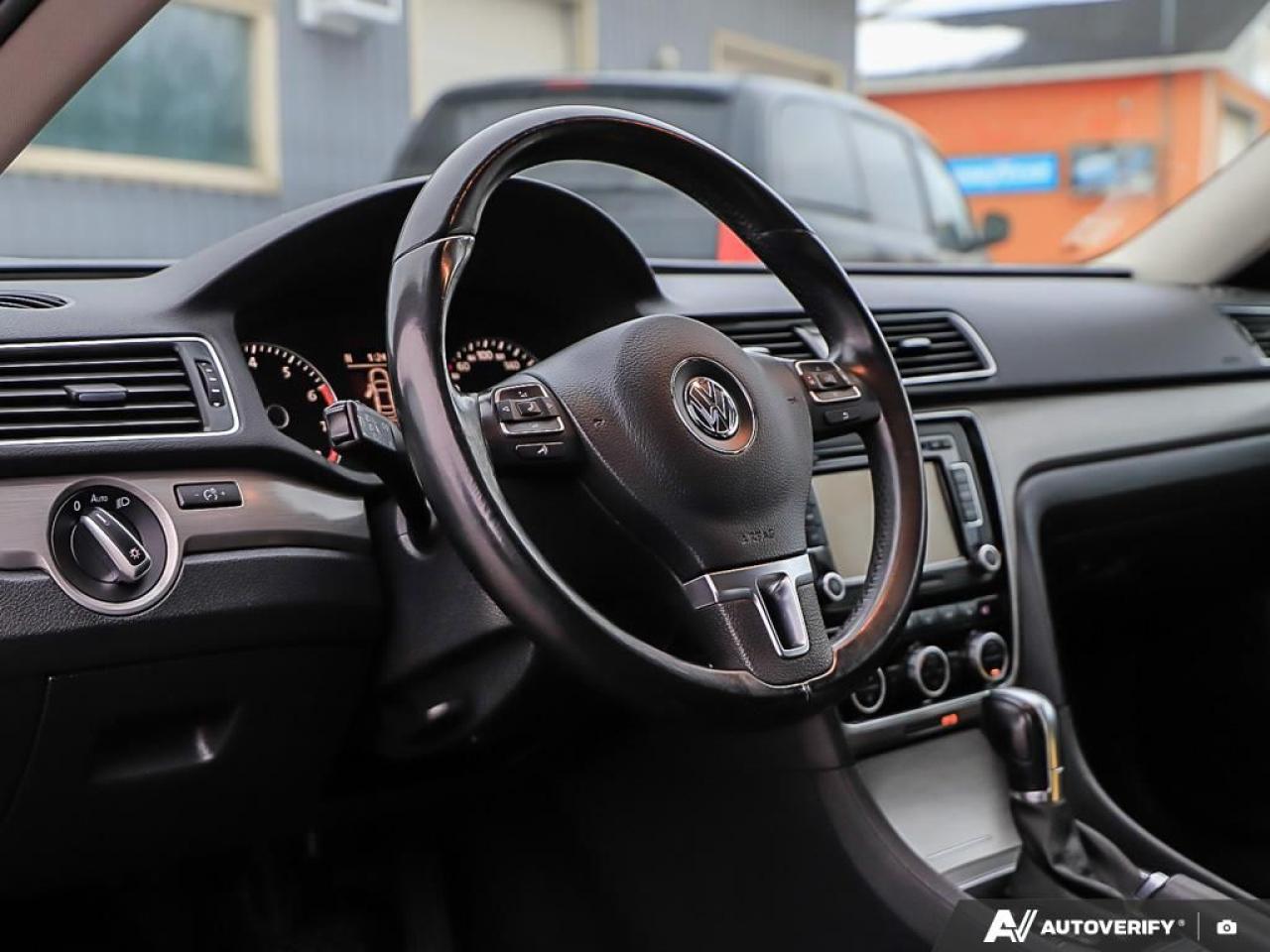 2015 Volkswagen Passat Comfortline,LOW KM'S,R/V CAM, PWR S/ROOF,LEATHER Photo