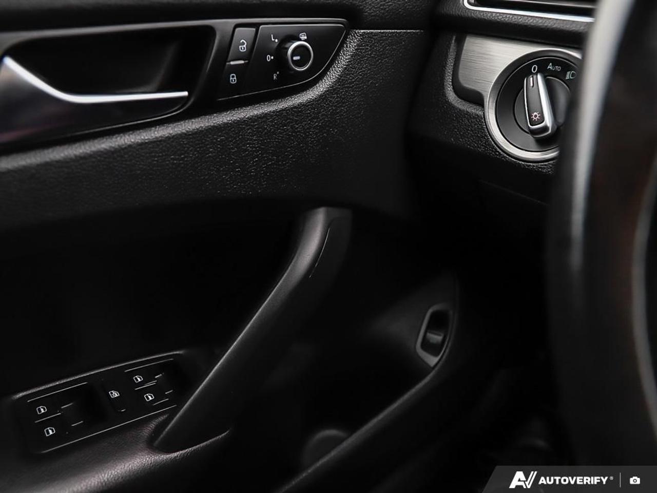 2015 Volkswagen Passat Comfortline,LOW KM'S,R/V CAM, PWR S/ROOF,LEATHER Photo