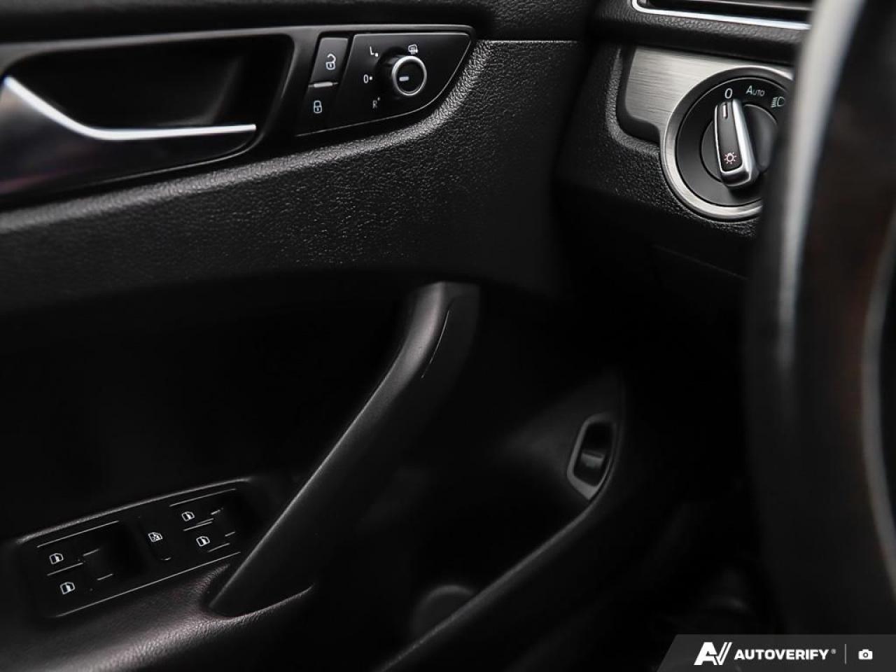 2015 Volkswagen Passat Comfortline,LOW KM'S,R/V CAM, PWR S/ROOF,LEATHER Photo