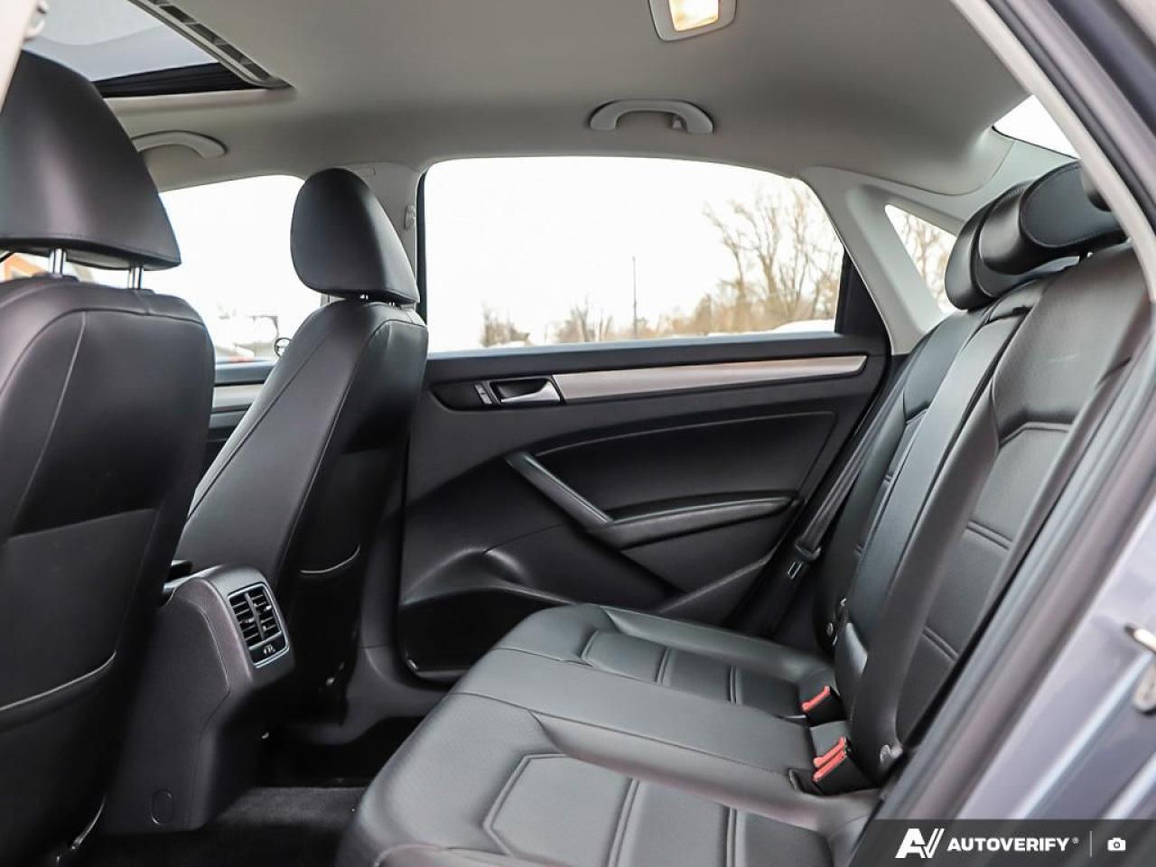 2015 Volkswagen Passat Comfortline,LOW KM'S,R/V CAM, PWR S/ROOF,LEATHER Photo