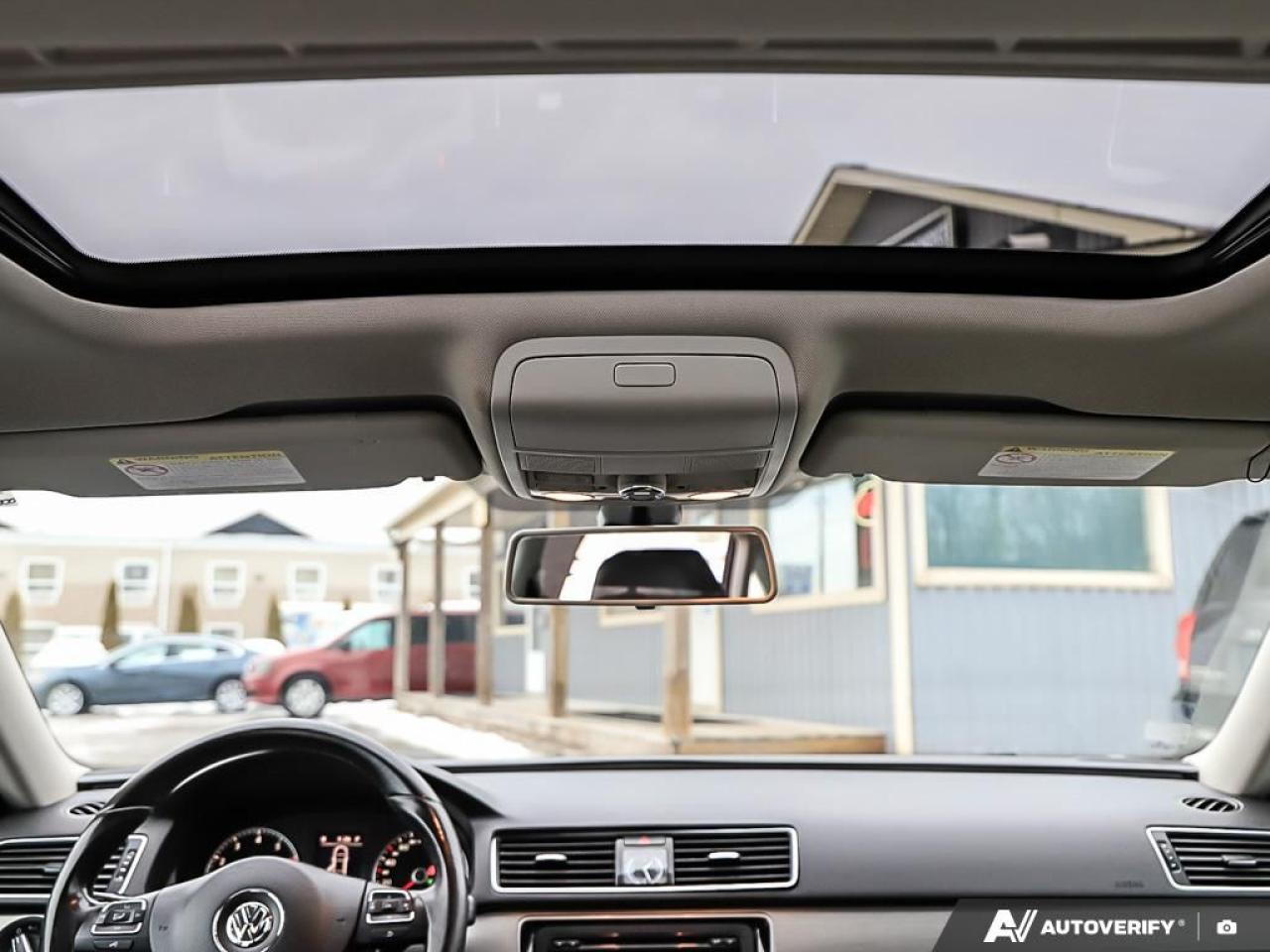 2015 Volkswagen Passat Comfortline,LOW KM'S,R/V CAM, PWR S/ROOF,LEATHER Photo