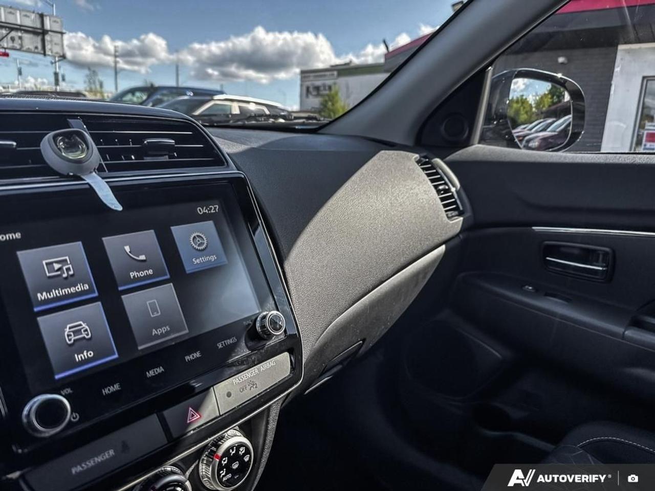 2024 Mitsubishi RVR SE / NO ACCIDENTS / HTD SEATS / 4WD / AUTO Photo