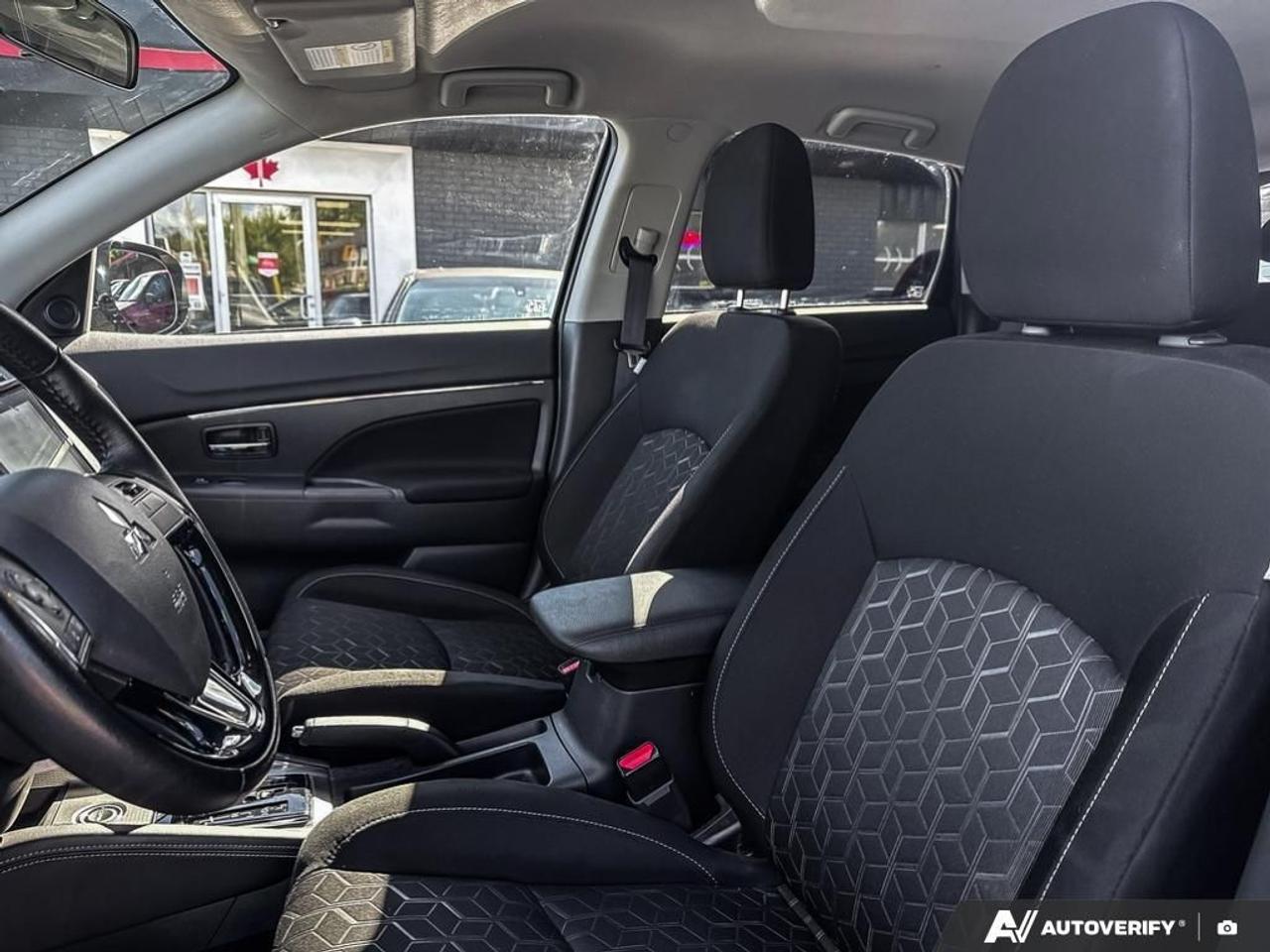 2024 Mitsubishi RVR SE / NO ACCIDENTS / HTD SEATS / 4WD / AUTO Photo