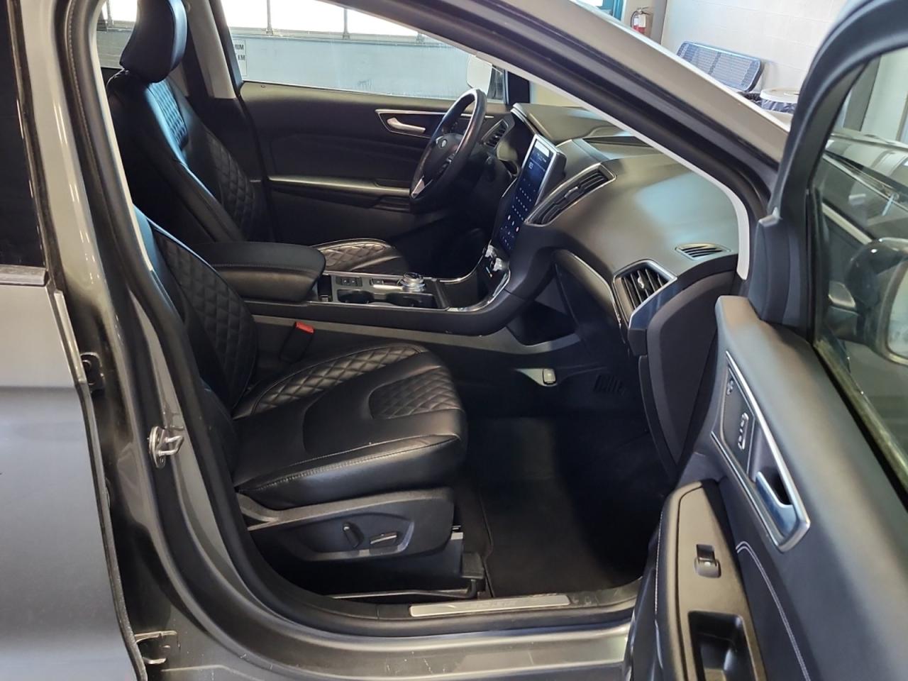 2024 Ford Edge Titanium Photo