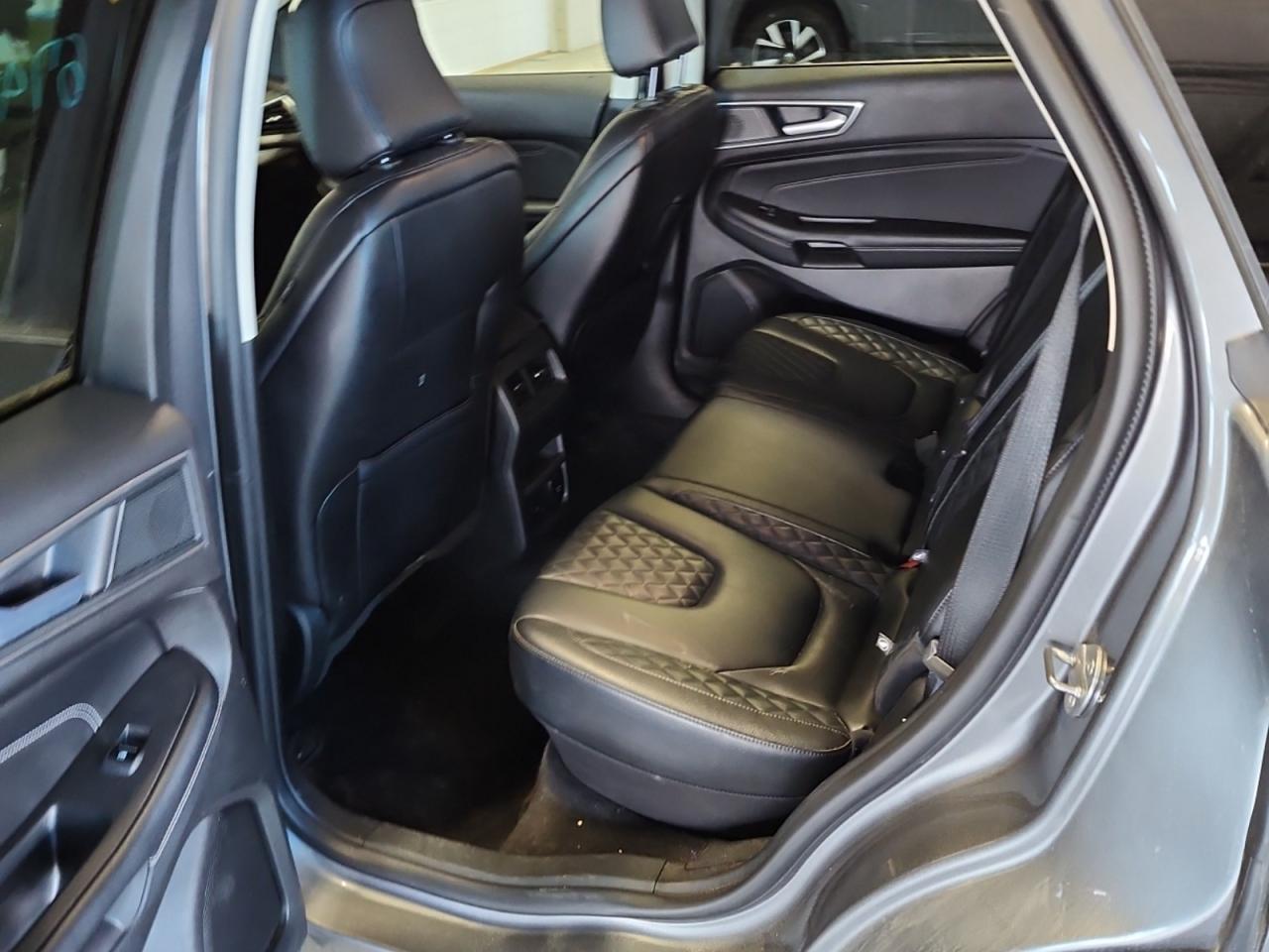 2024 Ford Edge Titanium Photo4