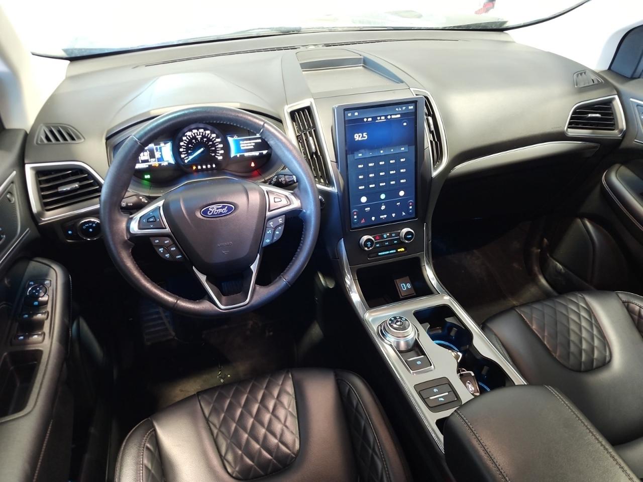 2024 Ford Edge Titanium Photo3