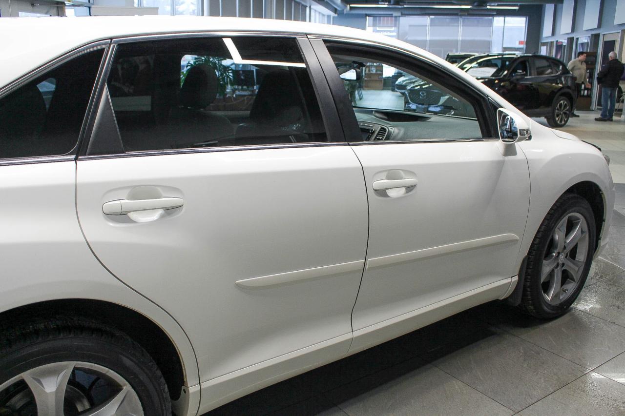 2014 Toyota Venza V6 HEATED FRONT SEATS - REARVIEW CAMERA - CLEAN CARFAX! Photo