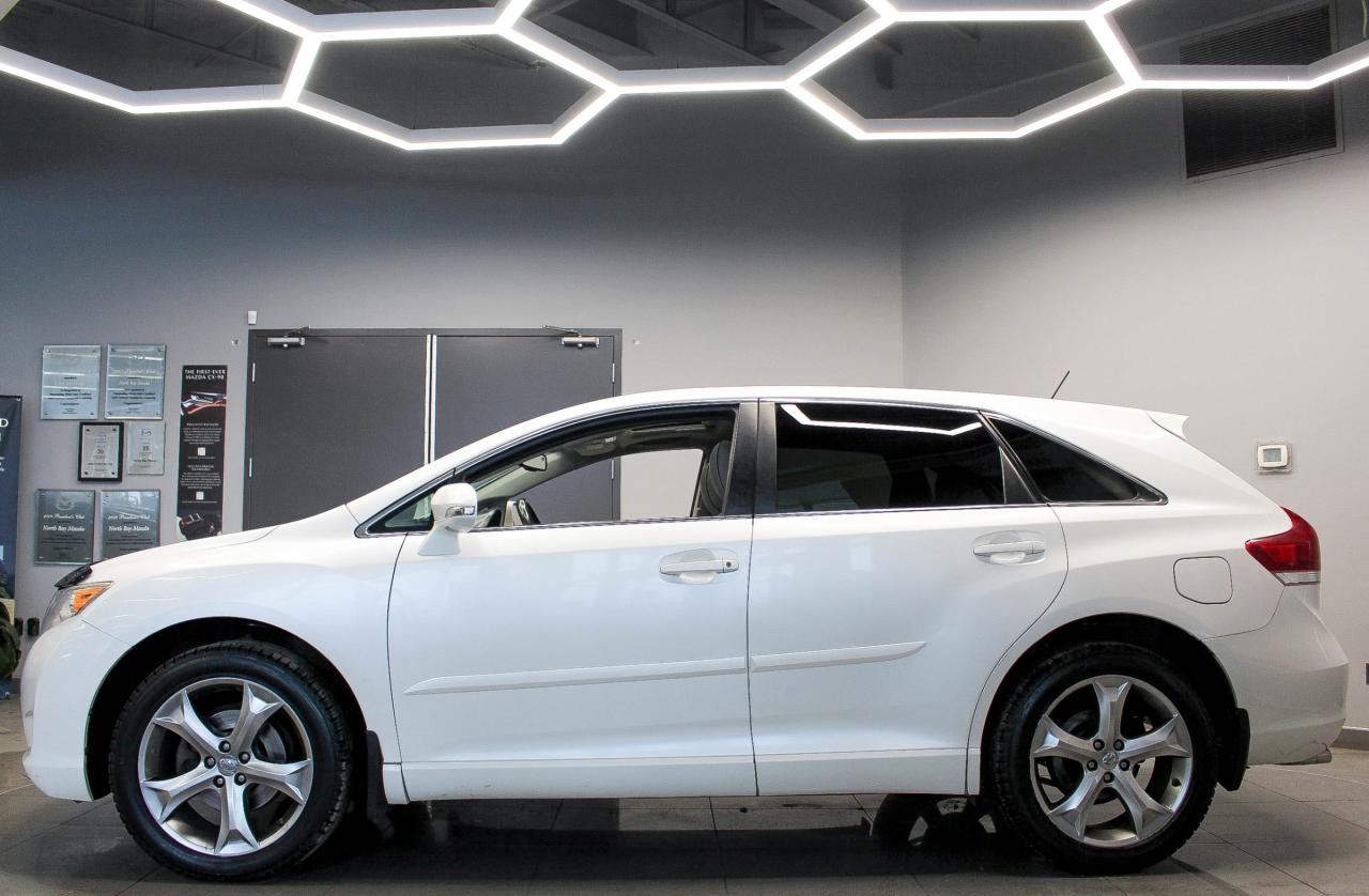 2014 Toyota Venza V6 HEATED FRONT SEATS - REARVIEW CAMERA - CLEAN CARFAX! Photo