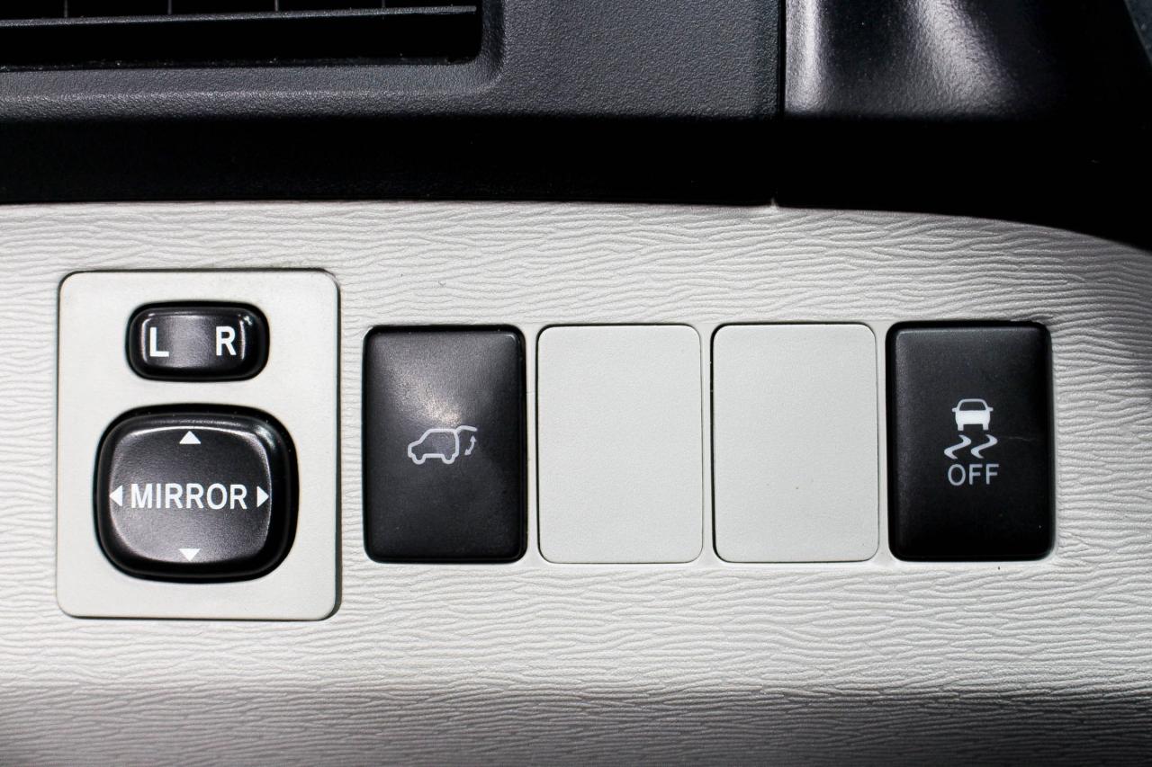 2014 Toyota Venza V6 HEATED FRONT SEATS - REARVIEW CAMERA - CLEAN CARFAX! Photo