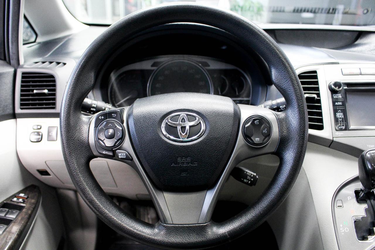2014 Toyota Venza V6 HEATED FRONT SEATS - REARVIEW CAMERA - CLEAN CARFAX! Photo