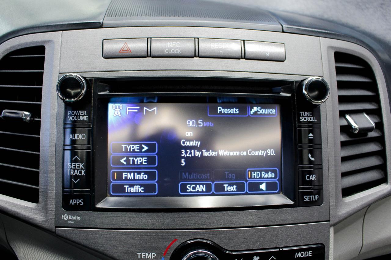 2014 Toyota Venza V6 HEATED FRONT SEATS - REARVIEW CAMERA - CLEAN CARFAX! Photo