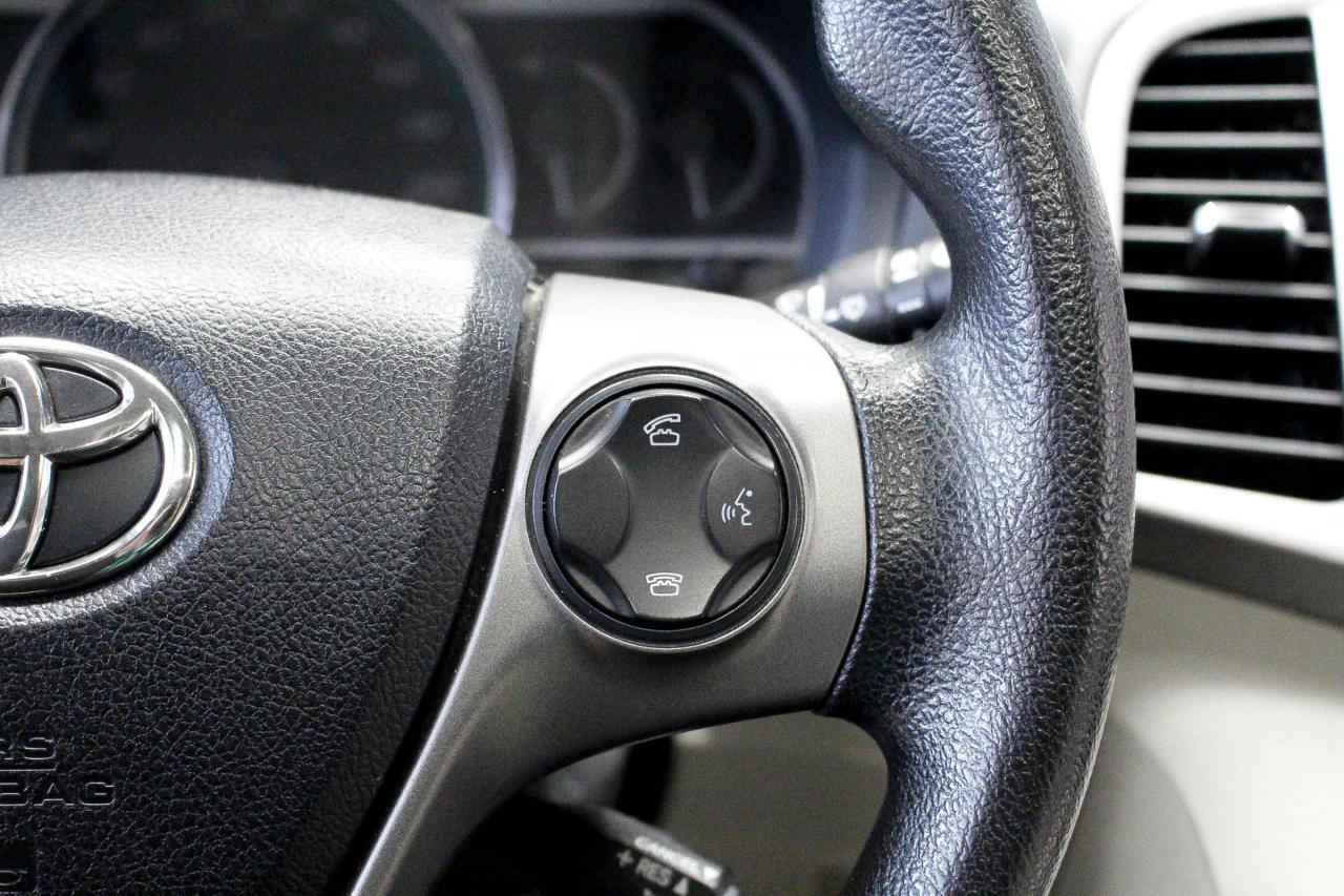 2014 Toyota Venza V6 HEATED FRONT SEATS - REARVIEW CAMERA - CLEAN CARFAX! Photo