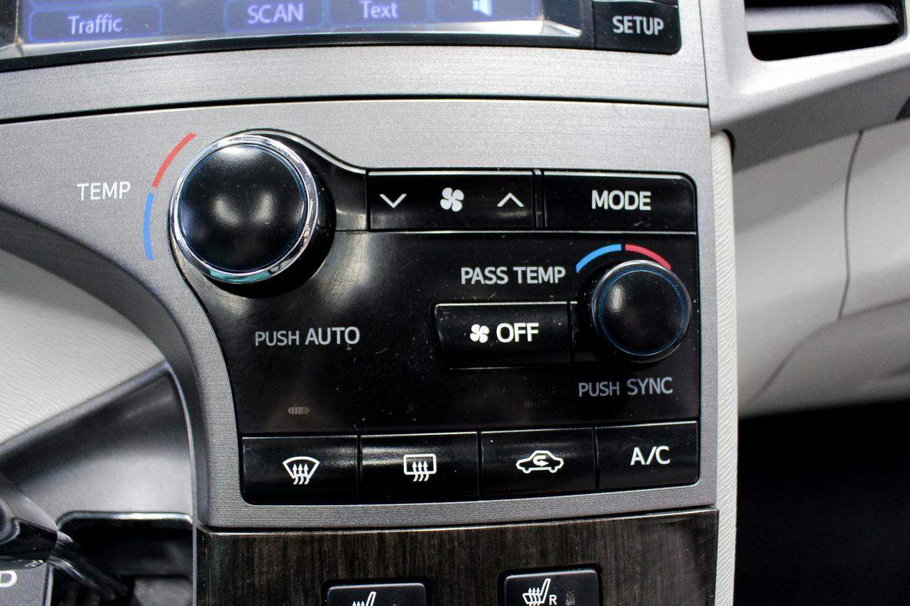 2014 Toyota Venza V6 HEATED FRONT SEATS - REARVIEW CAMERA - CLEAN CARFAX! Photo
