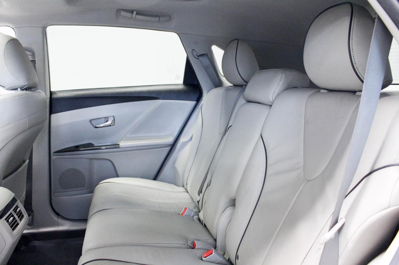 2014 Toyota Venza V6 HEATED FRONT SEATS - REARVIEW CAMERA - CLEAN CARFAX! Photo