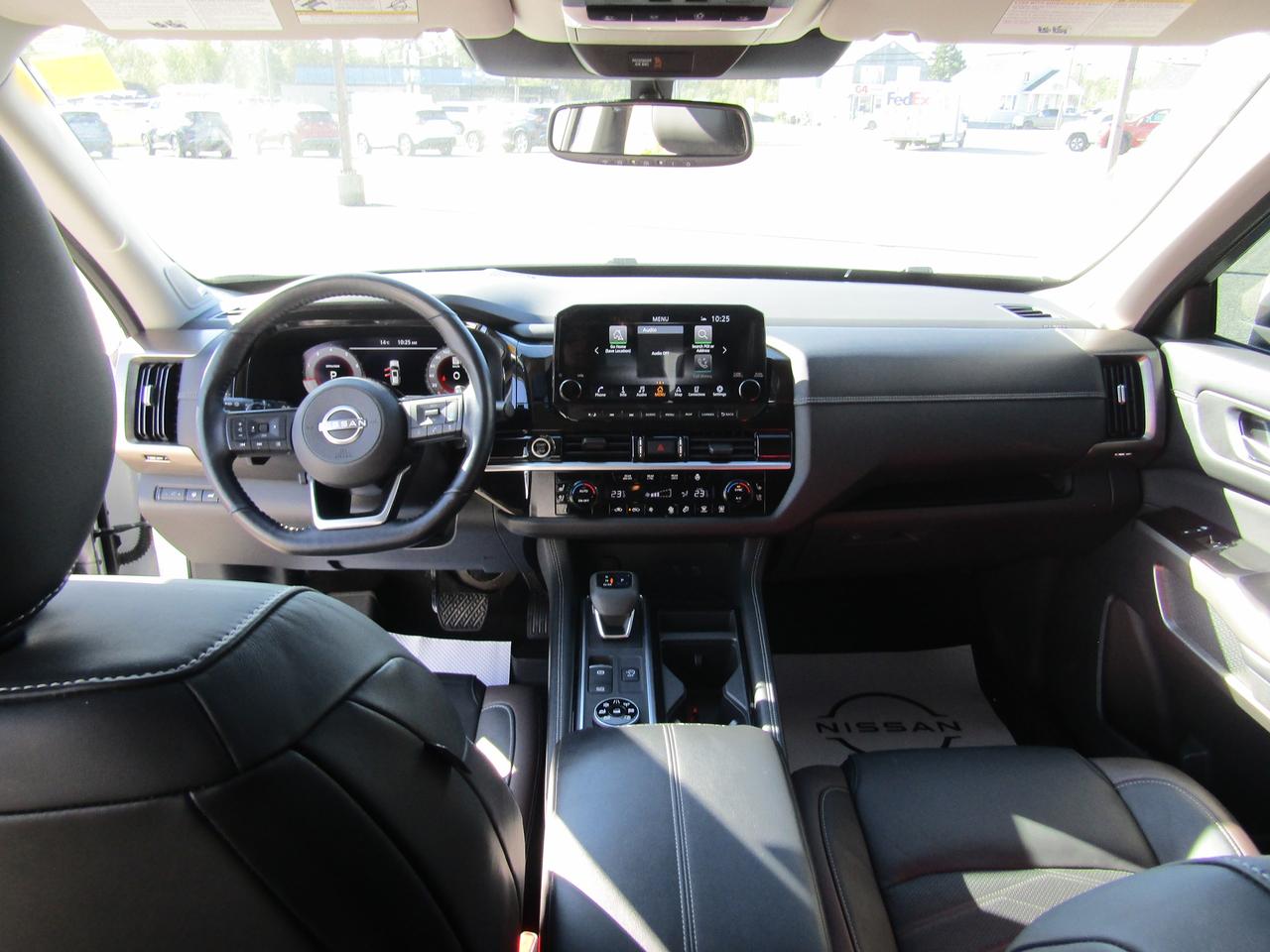 2022 Nissan Pathfinder Platinum Photo