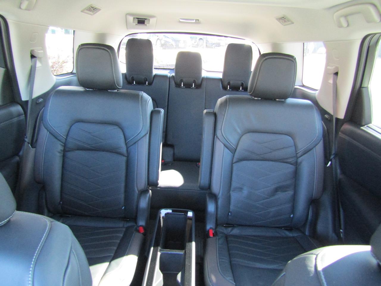 2022 Nissan Pathfinder Platinum Photo