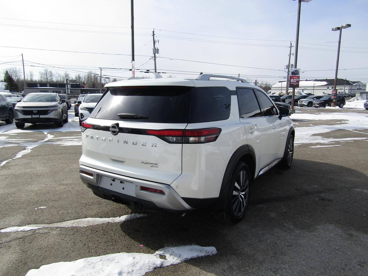 2022 Nissan Pathfinder Platinum Photo