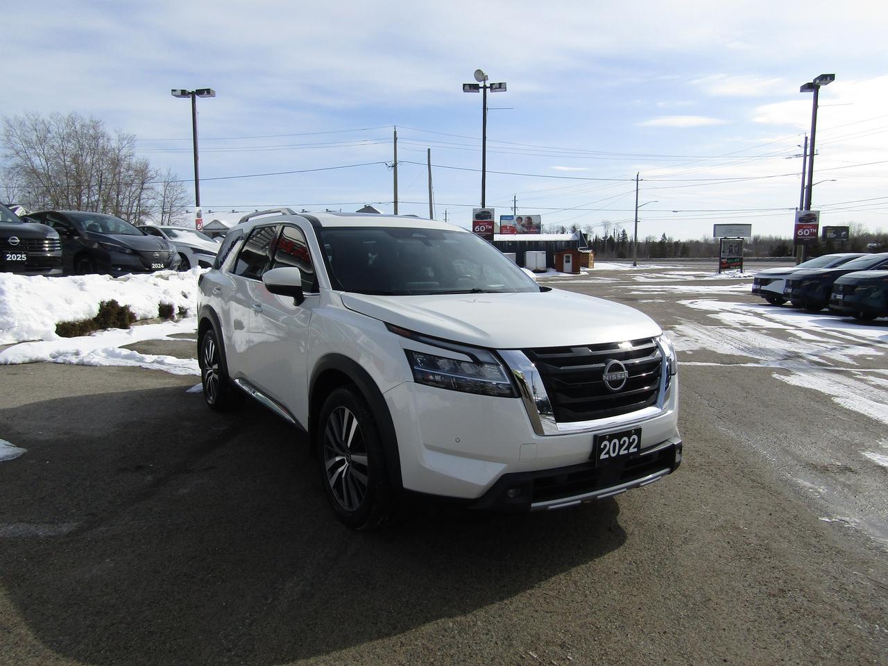 2022 Nissan Pathfinder Platinum Photo