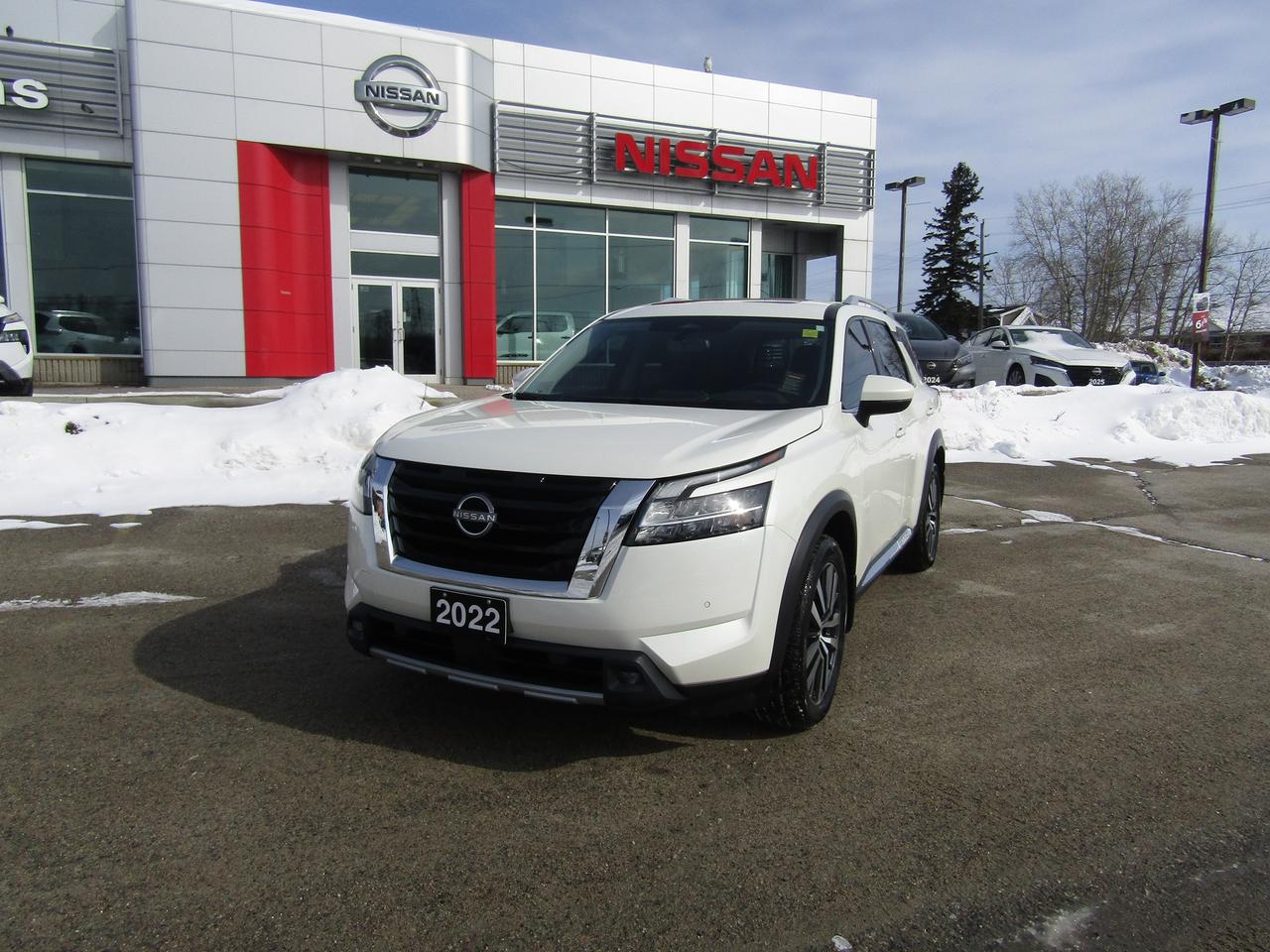 2022 Nissan Pathfinder Platinum Photo