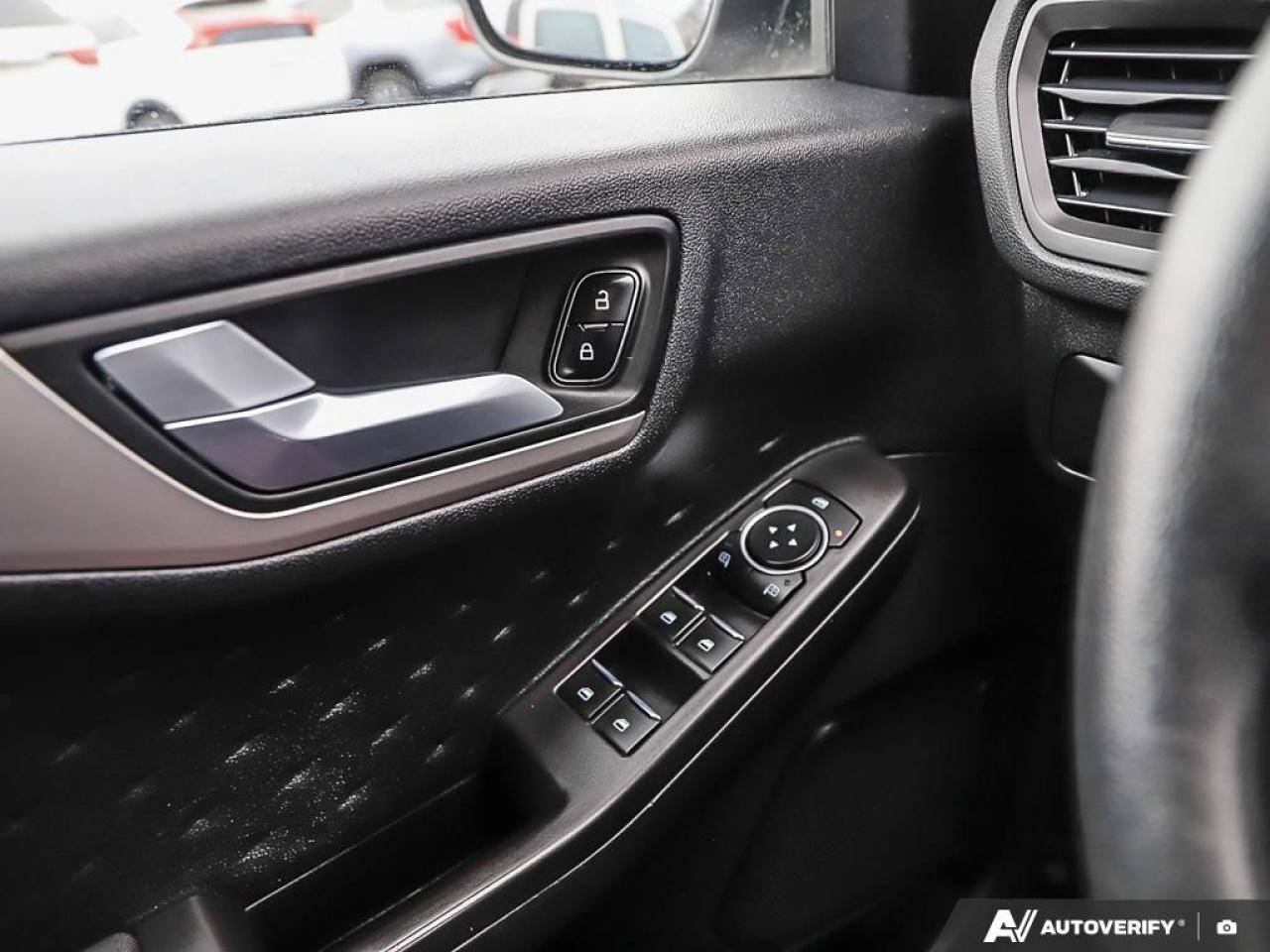 2020 Ford Escape SE AWD, R/V CAM, BSM, LKA, H/SEATS, B.TOOTH Photo