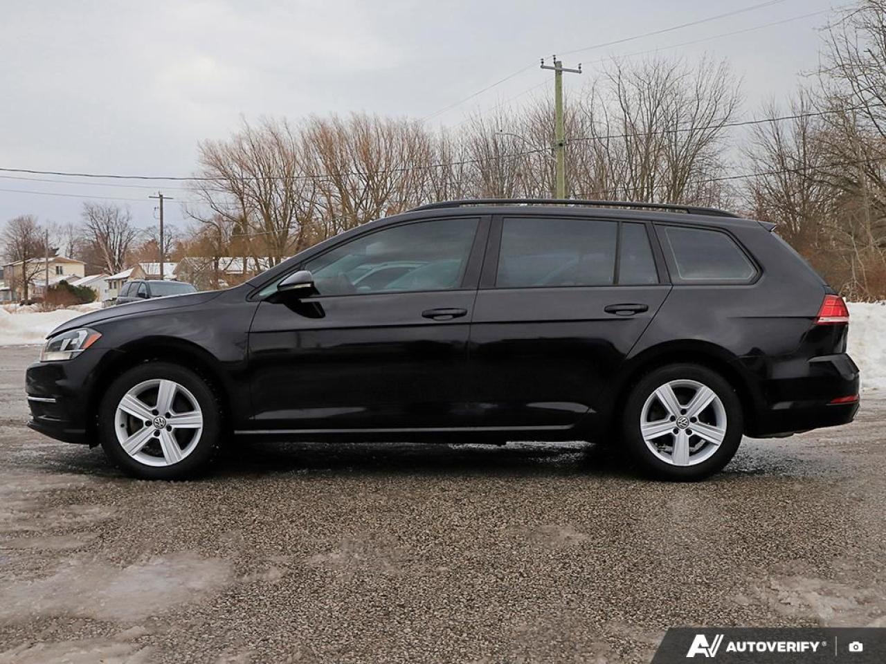 2018 Volkswagen Golf SportWagen Trendline, R/V CAM, B.TOOTH, HEATED SEATS Photo