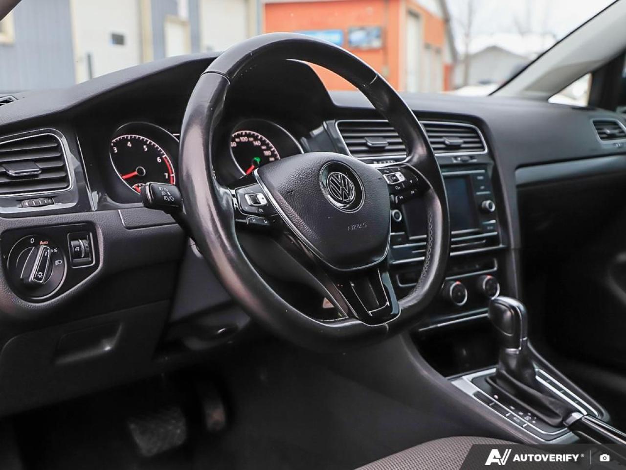 2018 Volkswagen Golf SportWagen Trendline, R/V CAM, B.TOOTH, HEATED SEATS Photo