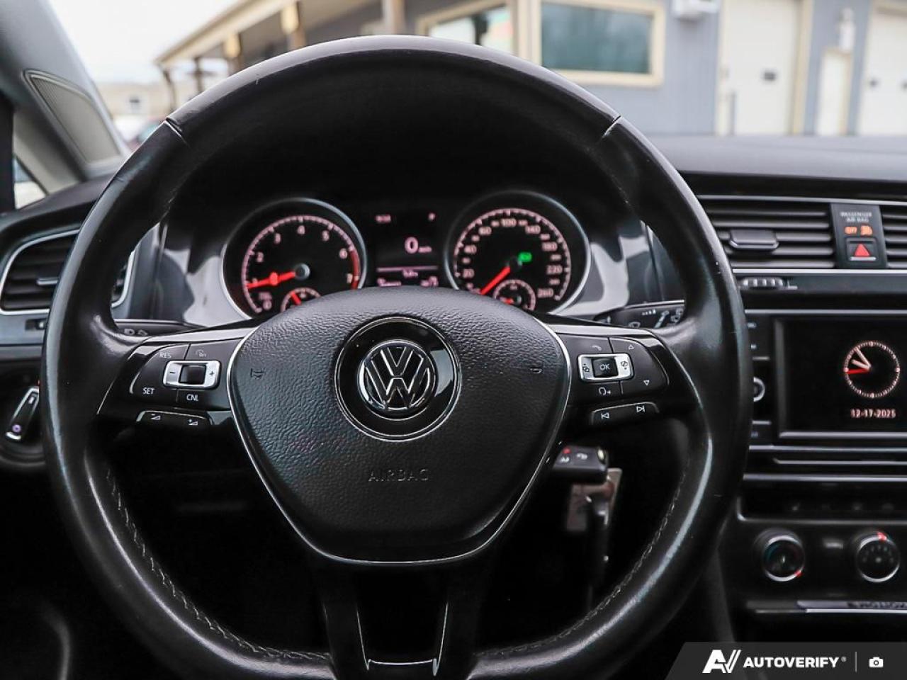 2018 Volkswagen Golf SportWagen Trendline, R/V CAM, B.TOOTH, HEATED SEATS Photo