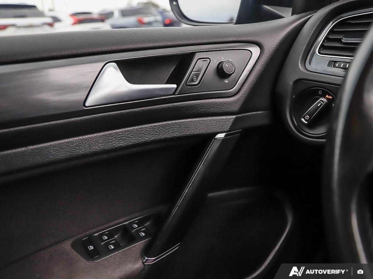 2018 Volkswagen Golf SportWagen Trendline, R/V CAM, B.TOOTH, HEATED SEATS Photo