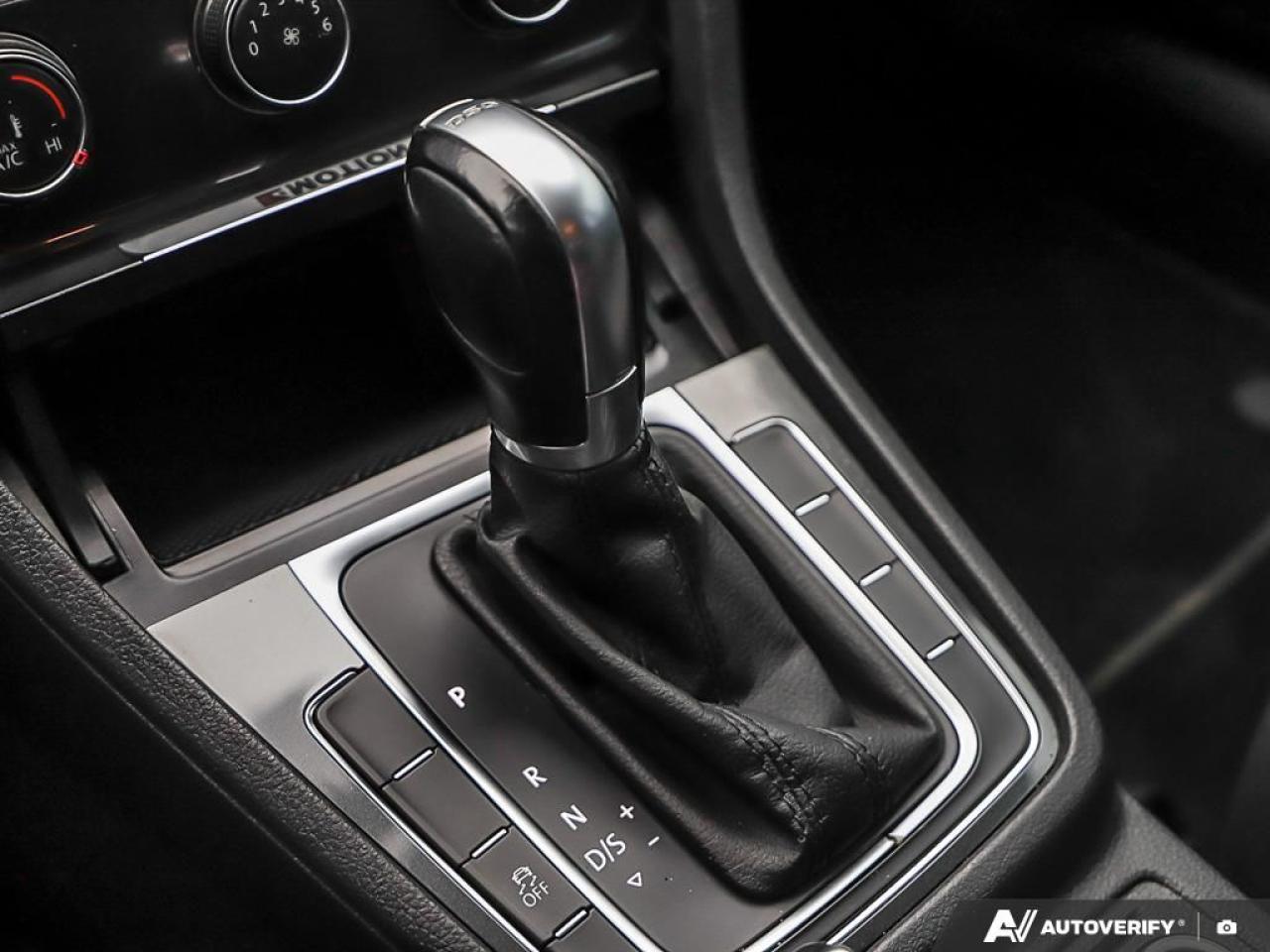 2018 Volkswagen Golf SportWagen Trendline, R/V CAM, B.TOOTH, HEATED SEATS Photo