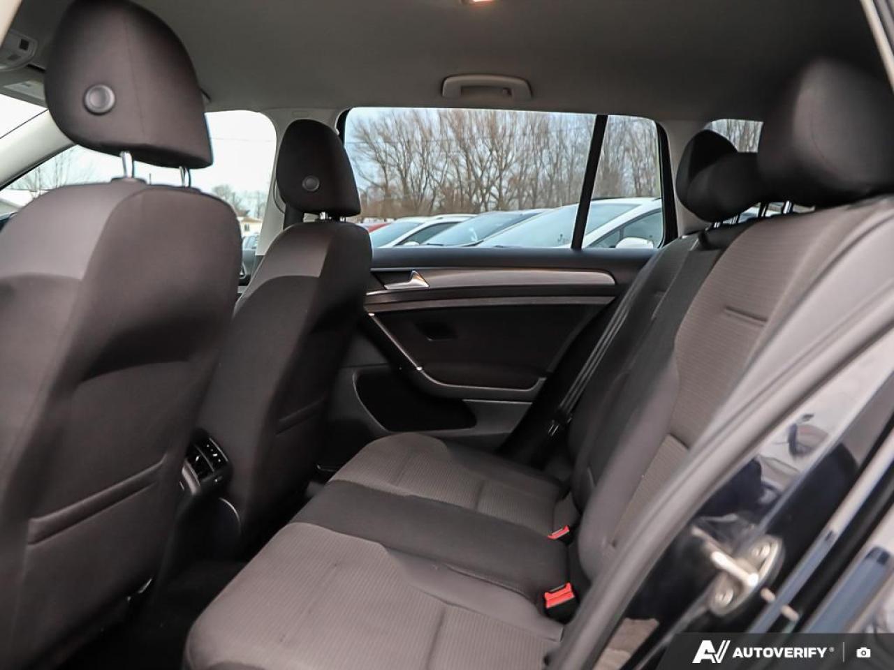 2018 Volkswagen Golf SportWagen Trendline, R/V CAM, B.TOOTH, HEATED SEATS Photo