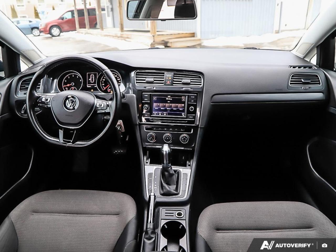 2018 Volkswagen Golf SportWagen Trendline, R/V CAM, B.TOOTH, HEATED SEATS Photo