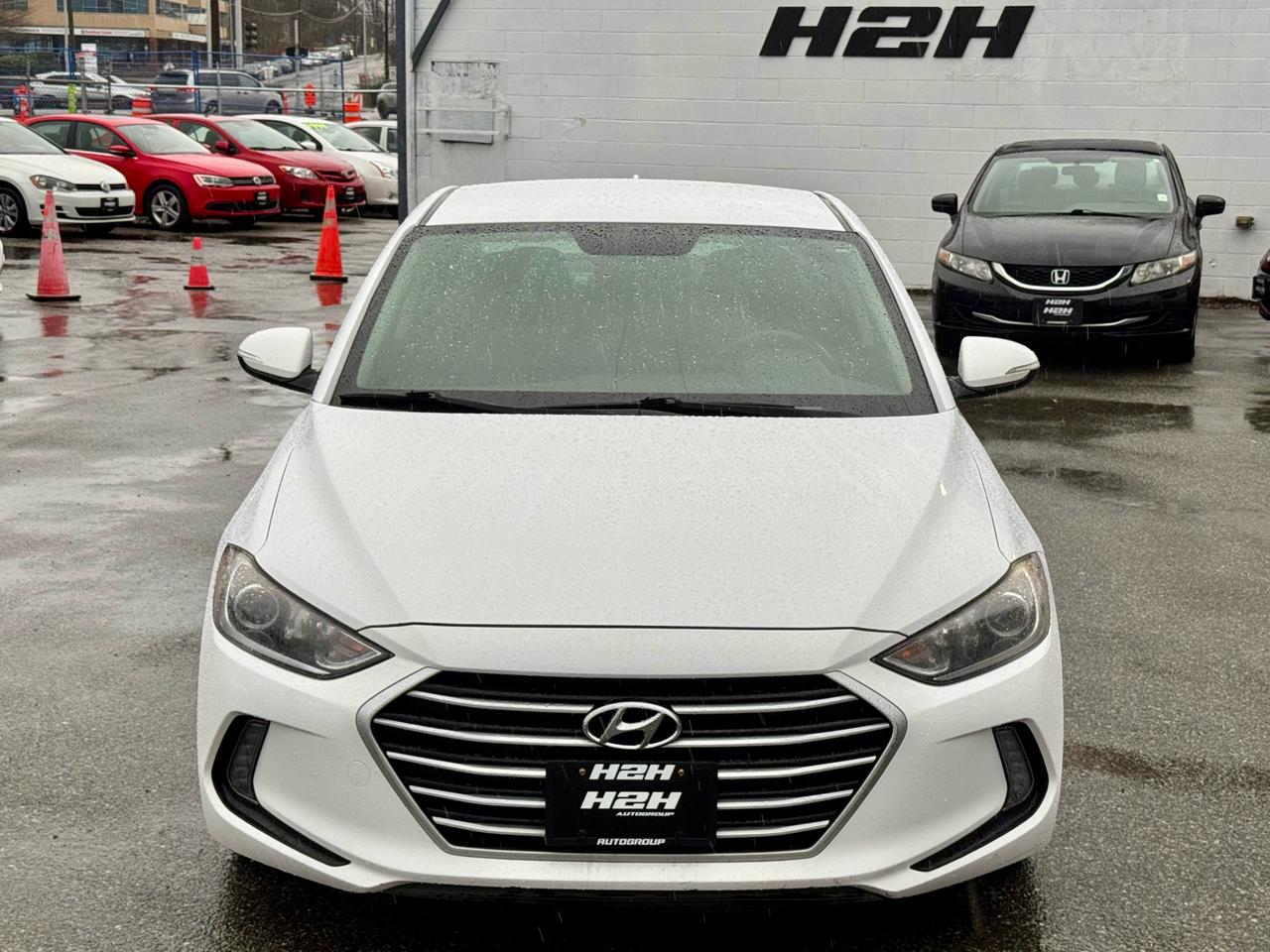 2017 Hyundai Elantra FINANCING AVAILABLE Photo2