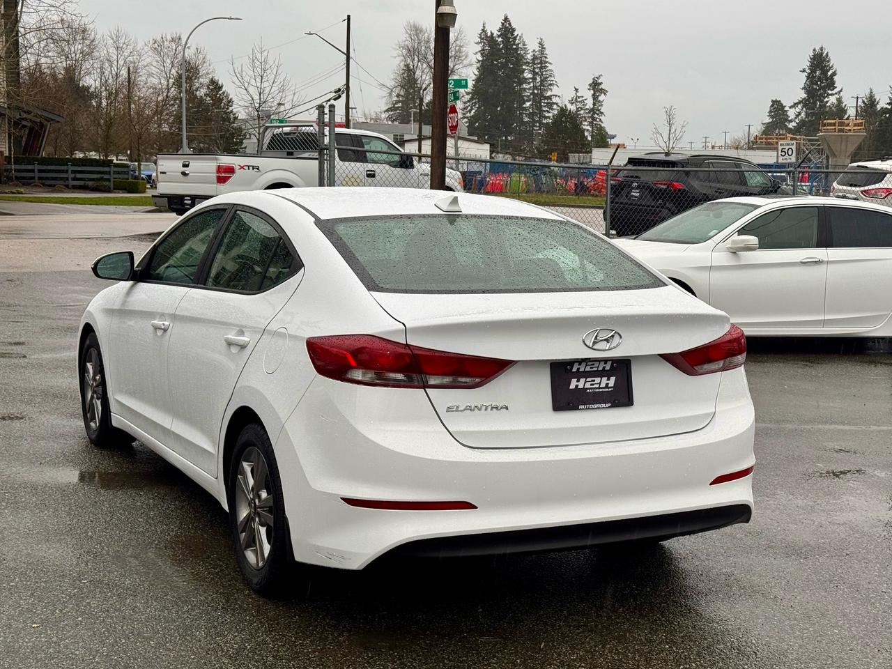 2017 Hyundai Elantra FINANCING AVAILABLE Photo7
