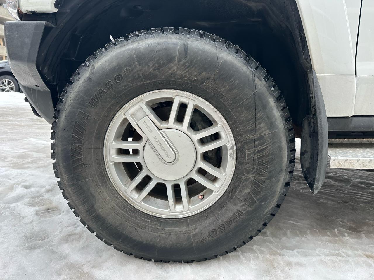 2009 Hummer H3 H3T Photo