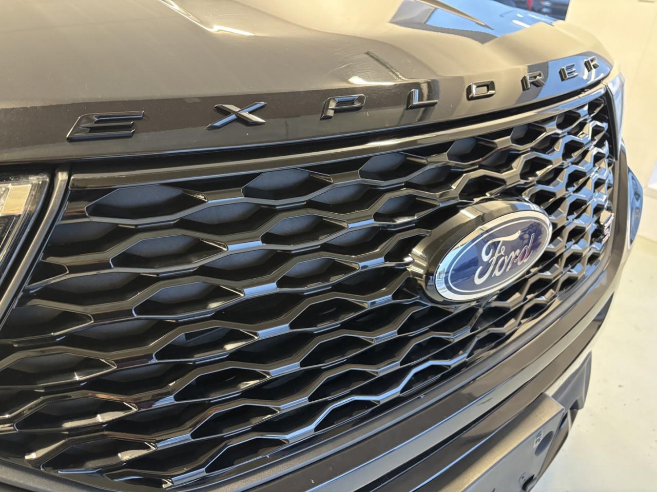 2020 Ford Explorer ST AWD Photo