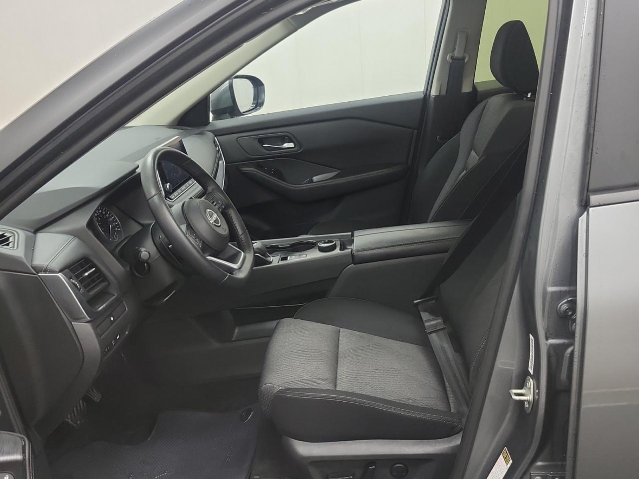 2024 Nissan Rogue SV MOONROOF Photo4