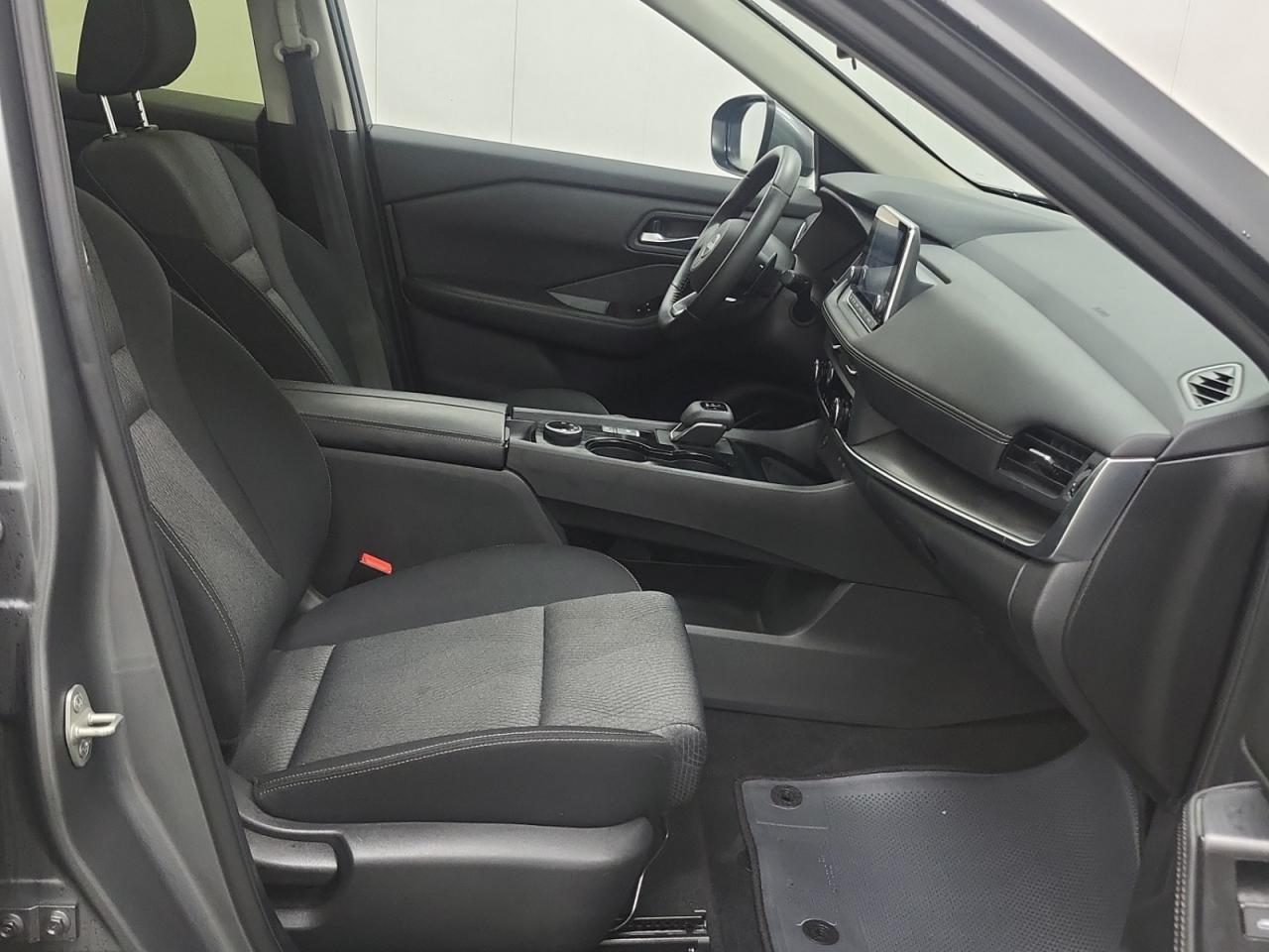 2024 Nissan Rogue SV MOONROOF Photo