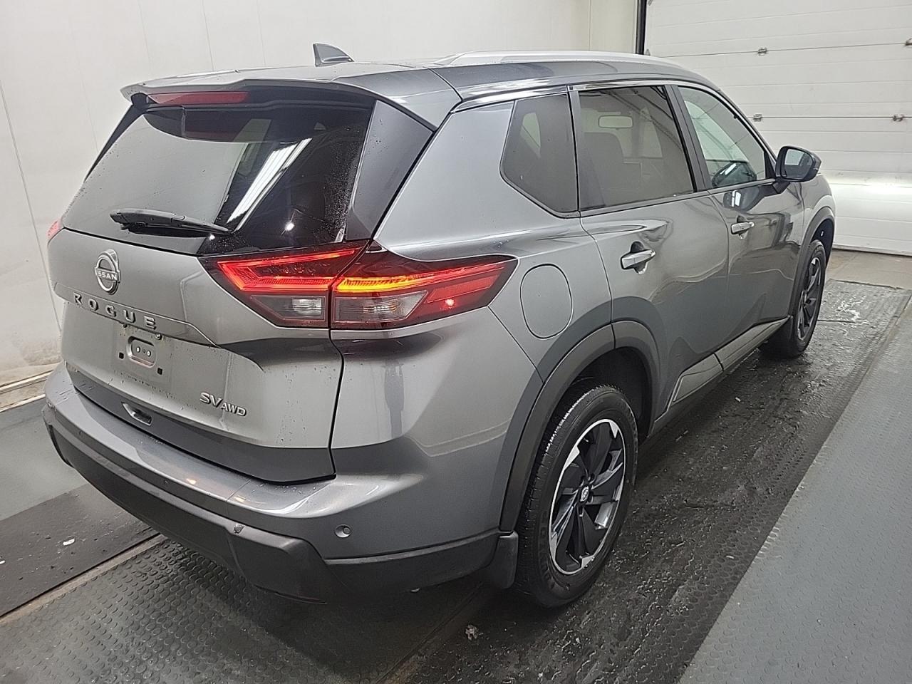 2024 Nissan Rogue SV MOONROOF Photo