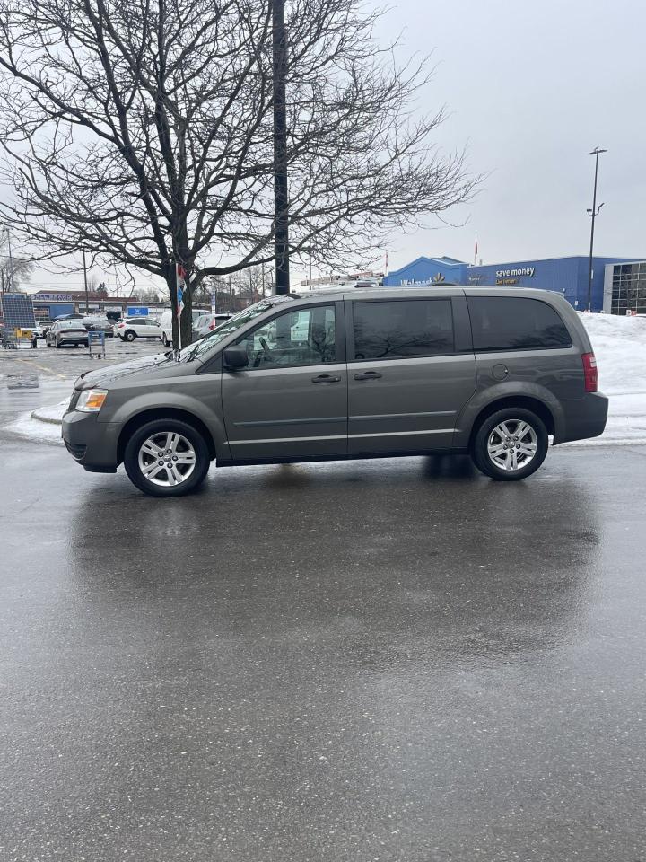 2010 Dodge Grand Caravan SE    ONLY 154,000 KMS   1 OWNER Photo