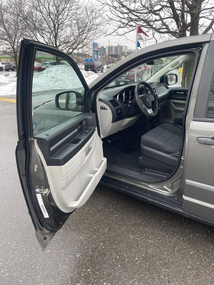 2010 Dodge Grand Caravan SE    ONLY 154,000 KMS   1 OWNER Photo